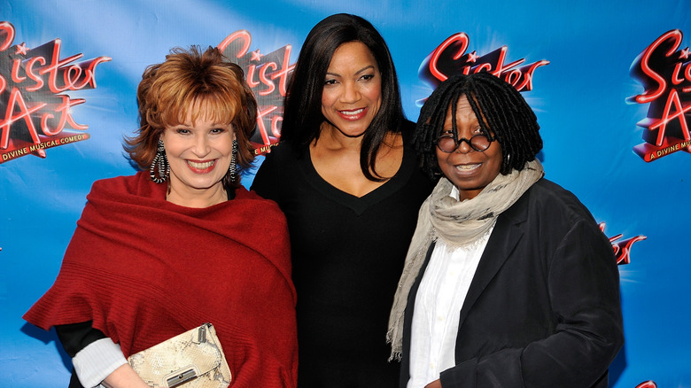 Whoopi Goldberg et Joy Behar sourient