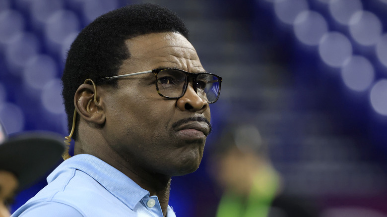 Michael Irvin levant les yeux