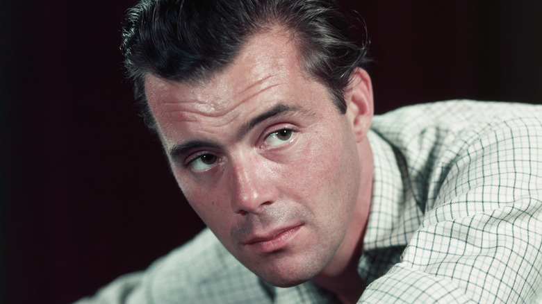 Dirk Bogarde pose 