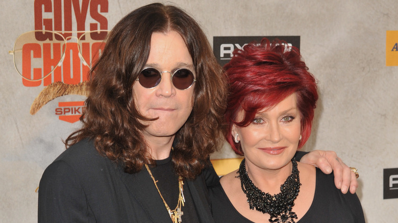 Ozzy Osbourne posant avec Sharon Osbourne