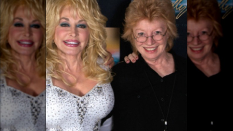 Dolly Parton et Judy Ogle souriant