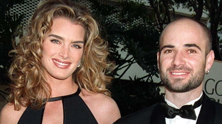 Andre Agassi et Brooke Shields souriant