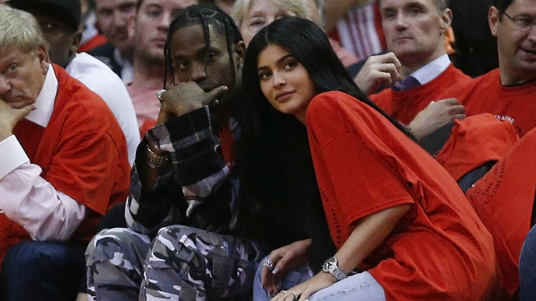 Kylie Jenner et Travis Scott devant le tribunal