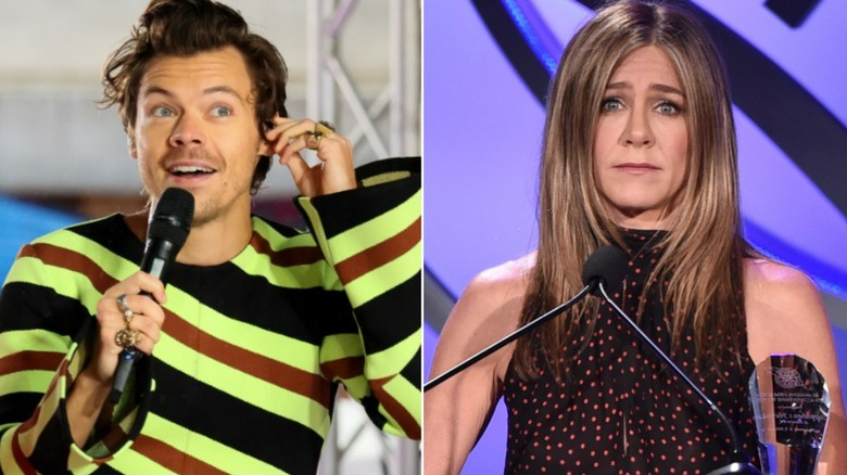 Harry Styles tenant un micro, Jennifer Aniston fronçant les sourcils