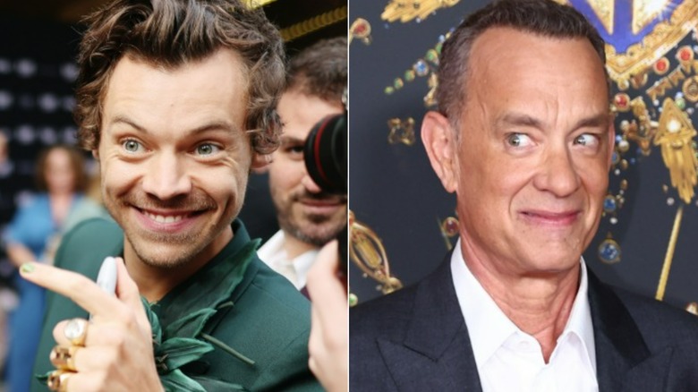 Harry Styles souriant, Tom Hanks regardant de côté