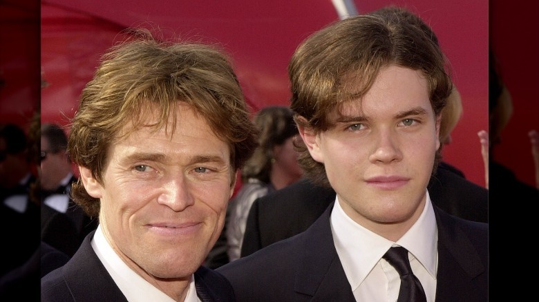 Willem Dafoe et Jack Dafoe posant pour une photo