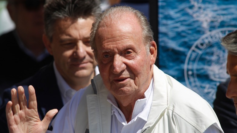 Le roi Juan Carlos I saluant