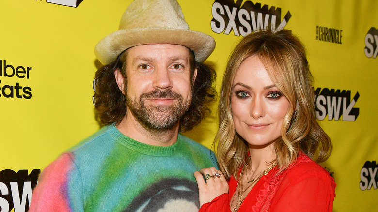 Jason Sudeikis et Olivia Wilde souriant