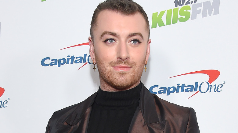 Sam Smith en col roulé noir 