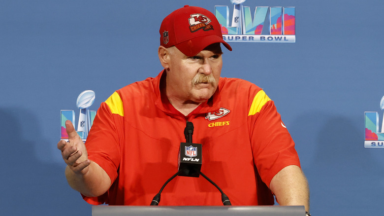 Andy Reid dans le chapeau des chefs 