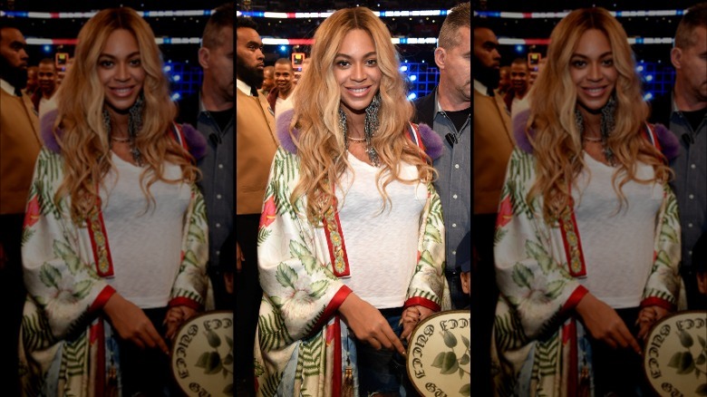 Beyoncé pose enceinte