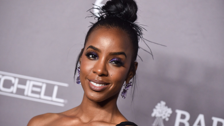 Kelly Rowland posant à l'événement