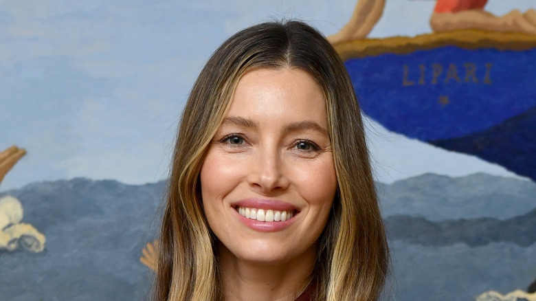 Jessica Biel souriante