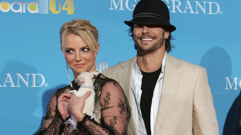 Britney Spears pose avec Kevin Federline