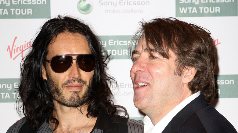  Russell Brand et Jonathan souriants