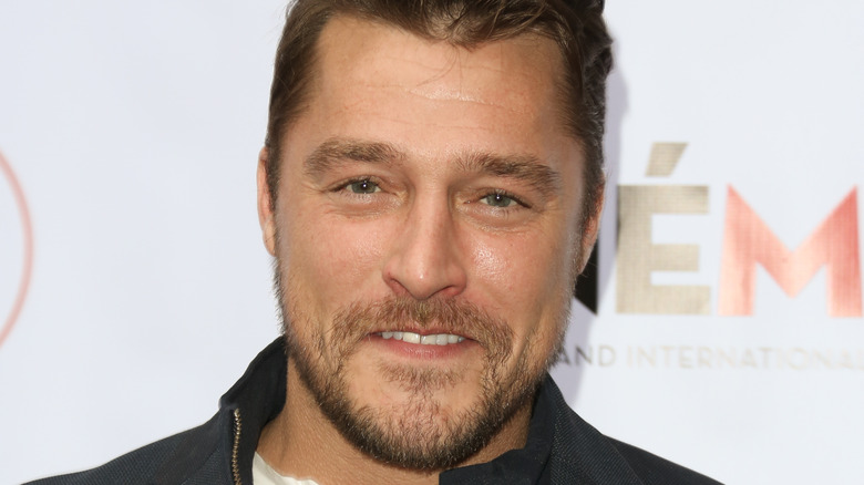 Chris Soules pose sur le tapis rouge