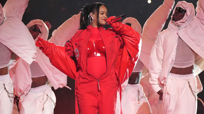 Rihanna en concert au Super Bowl LVII