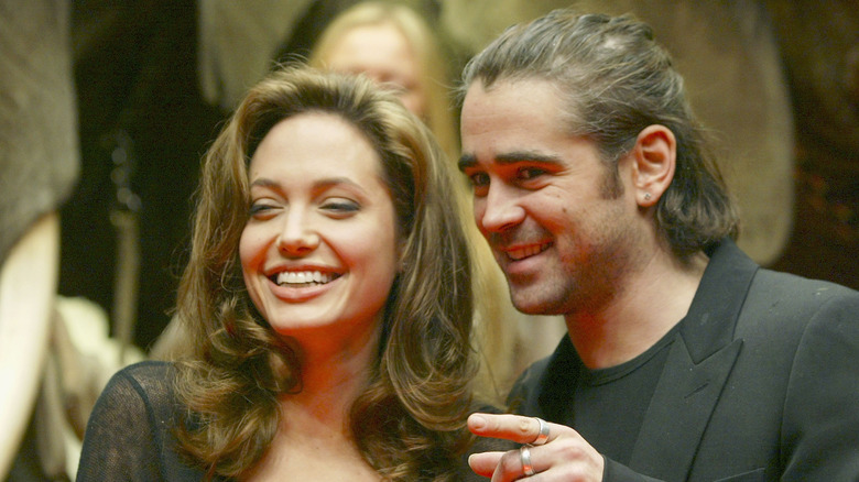 Angelina Jolie et Colin Farrell sourient