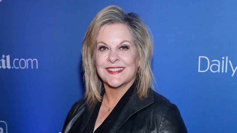 Nancy Grace souriante