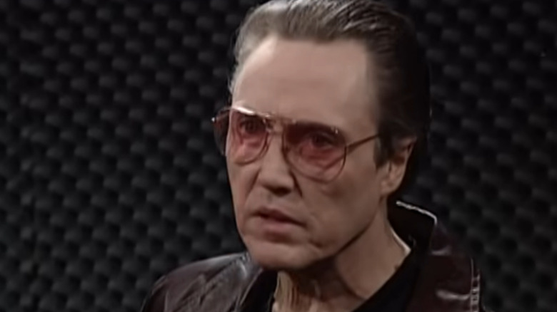 Christopher Walken joue Bruce Dickinson dans le sketch "More Cowbell" "SNL"