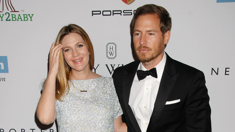 Drew Barrymore et Will Kopelman posent côte à côte