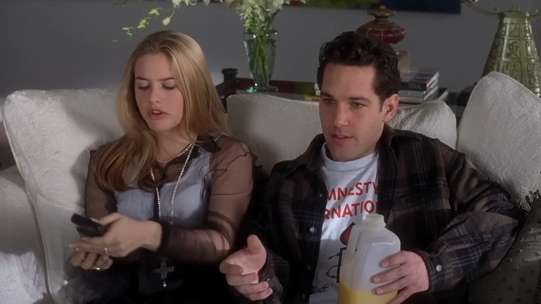 Paul Rudd assis à côté d'Alicia Silverstone