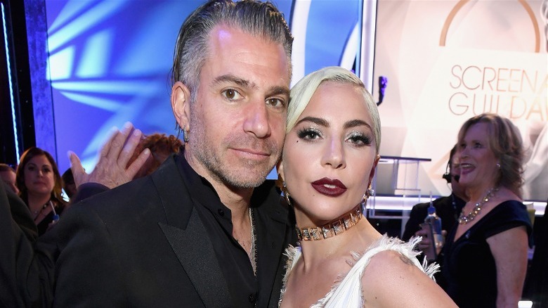 Christian Carino pose avec Lady Gaga