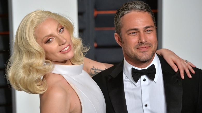 Lady Gaga pose avec Taylor Kinney