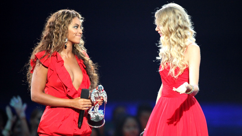  Beyoncé et Taylor Swift sur scène 