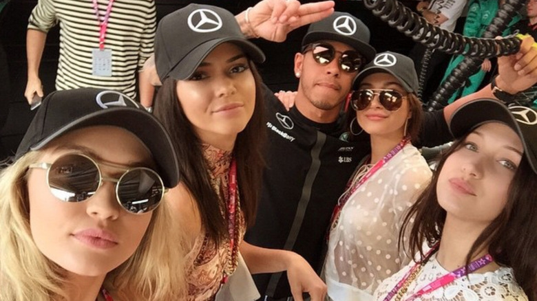 Selfie du groupe Kendall Jenner et Lewis Hamilton 