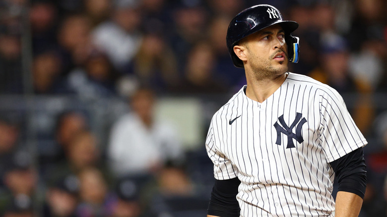 Giancarlo Stanton regarde sur le côté