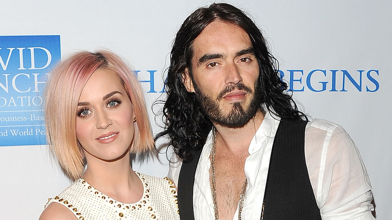 Katy Perry et Russell Brand souriants