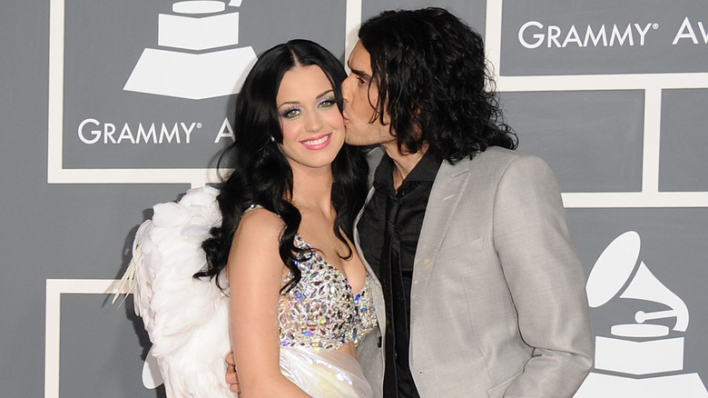 Russell Brand embrasse Katy Perry