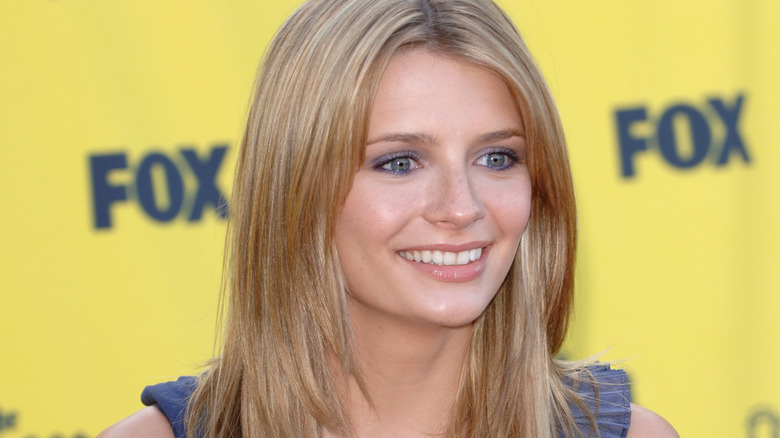 Mischa Barton souriant 