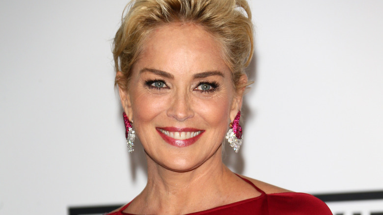 Sharon Stone souriante 