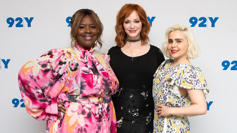  Retta, Christina Hendricks et Mae Whitman posant ensemble