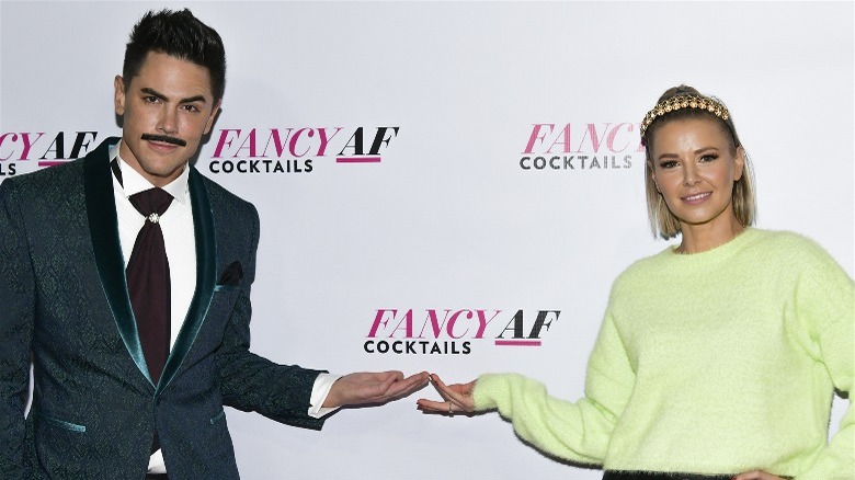 Tom Sandoval et Ariana Madix posant