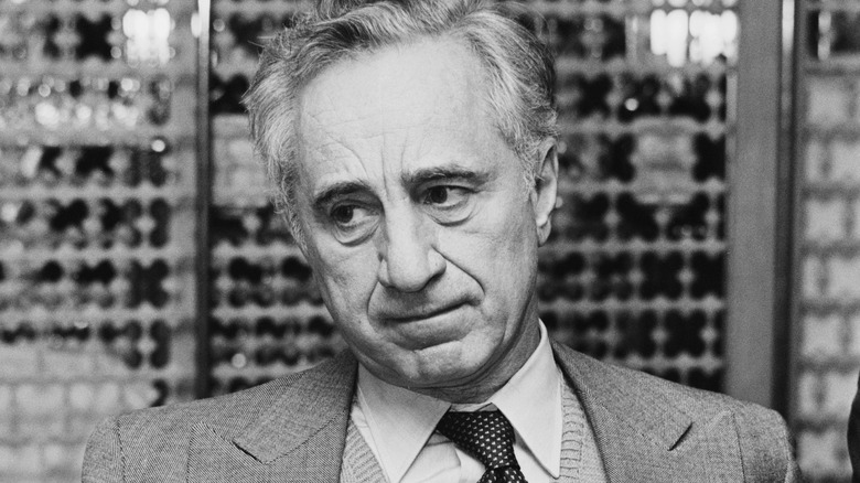 Elia Kazan posant 