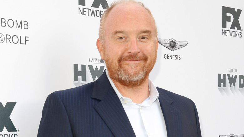 Louis CK souriant 