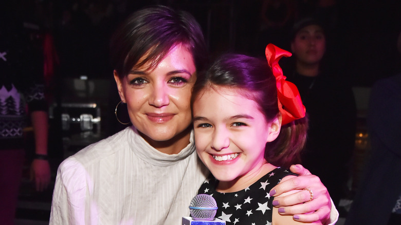 Katie Holmes et Suri Cruise souriantes