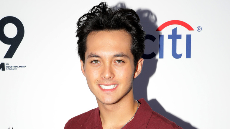 Laine Hardy souriante