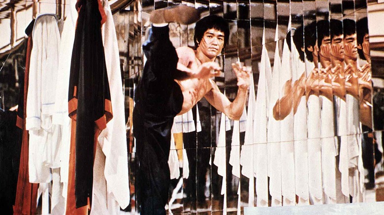 Bruce Lee dans une scène de combat 