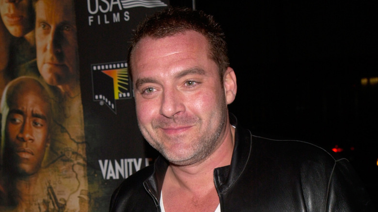 Tom Sizemore avec un demi-sourire