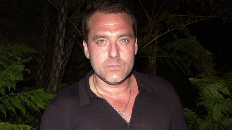 Tom Sizemore posant