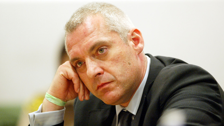 Tom Sizemore assis au tribunal