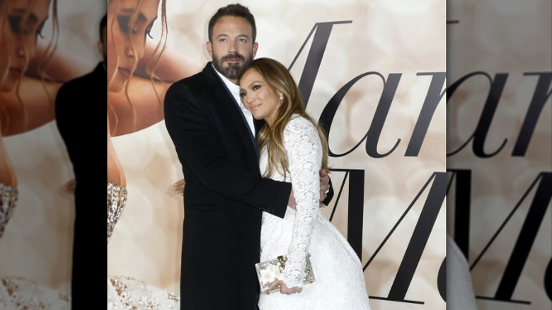 Ben Affleck embrasse Jennifer Lopez