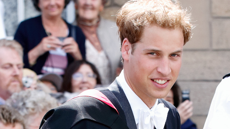 Le prince William portant des insignes