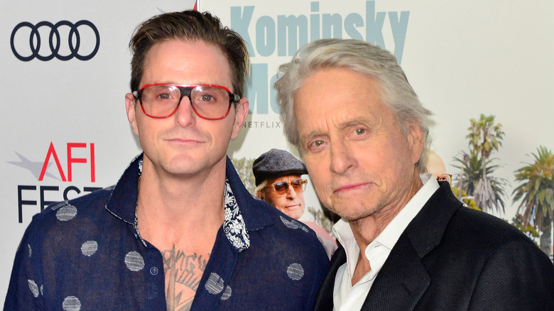 Cameron et Michael Douglas posant