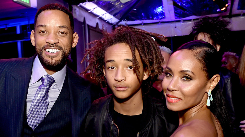 Will, Jayden et Jada Smith posent