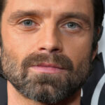 À quoi ressemblait l’enfance de Sebastian Stan en grandissant en Roumanie